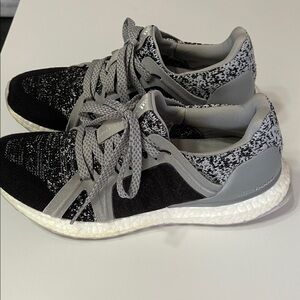 Adidas by Stella McCartney Ultraboost Sneakers in Black and grey women’s sz 6.5